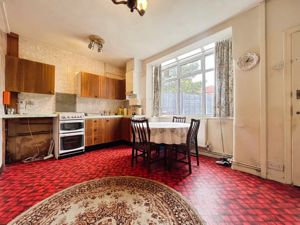 Kitchen Diner- click for photo gallery